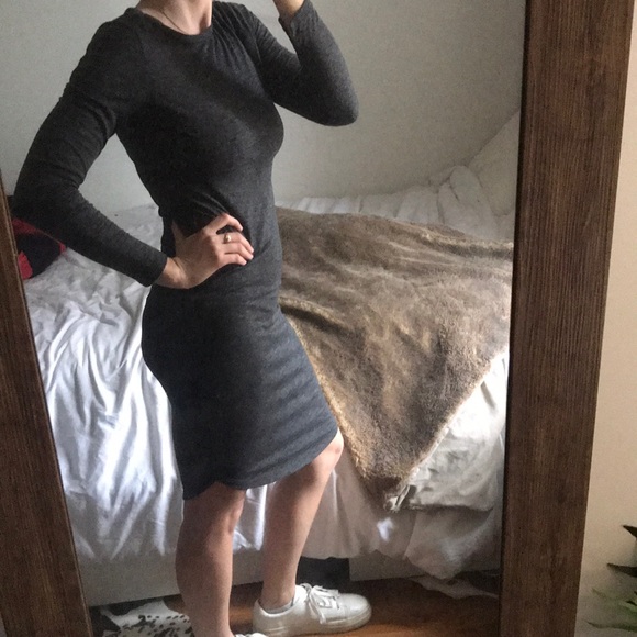 Form fitting midi dress! - Picture 3 of 7